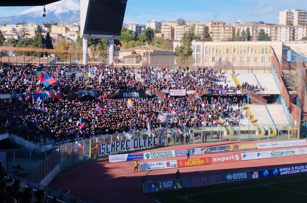 Esplosioni al Massimino durante Catania – Real Aversa: Daspo per un tifoso