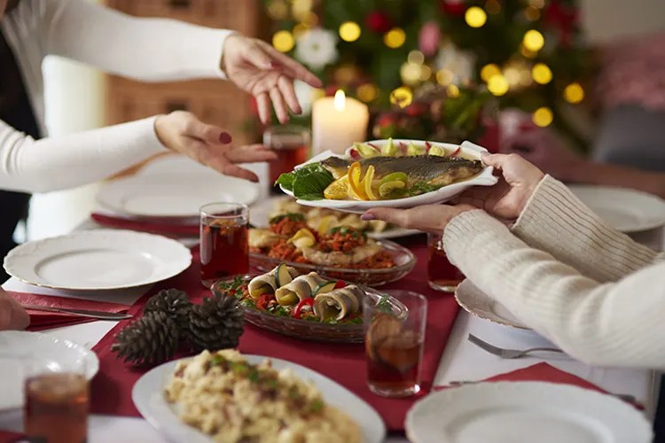 Natale, scatta la corsa ai fornelli: pranzo in casa per 91% italiani. Ecco i piatti tipici siciliani