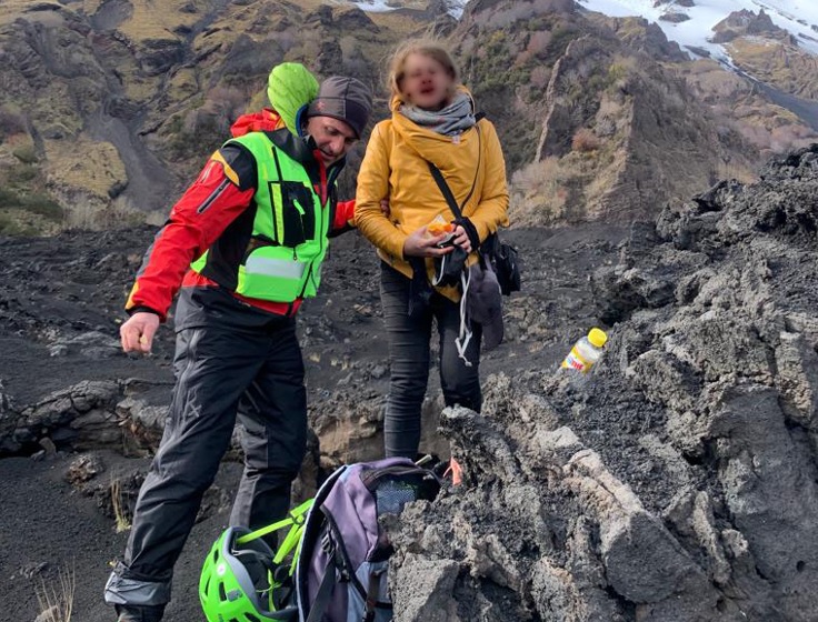 Donna dispersa sull’Etna, concluse le ricerche: ritrovata e affidata al 118