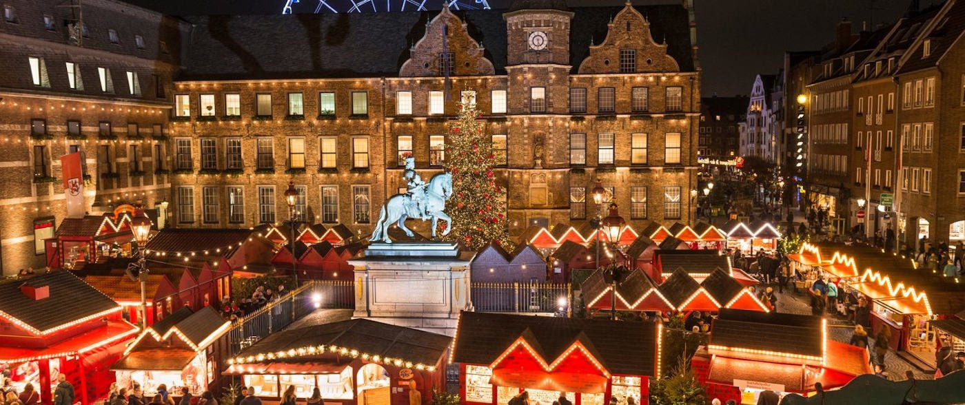 Germania, mercatini di Natale di Dusseldorf evacuati dopo telefonata minatoria Germania, mercatini di Natale di Dusseldorf evacuati dopo telefonata minatoria