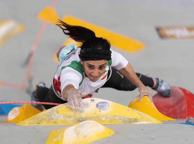 Iran, demolita la casa della scalatrice Rekabi: aveva gareggiato senza velo