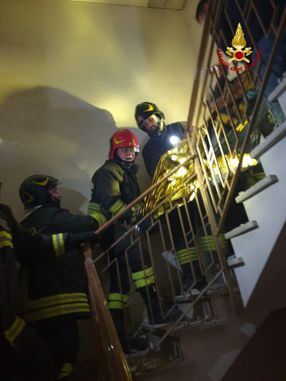 Paura nel Catanese, esplode bombola di gas: boato terribile, una persona sotto le macerie