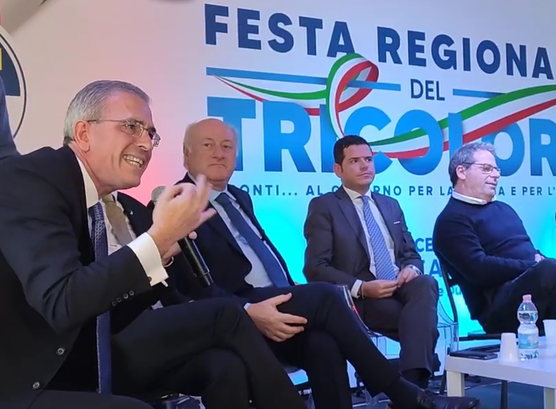 Scontro tra Miccichè e Falcone alla Festa Tricolore: “Imbroglione”, “No, sono 5 anni che rompi” – VIDEO