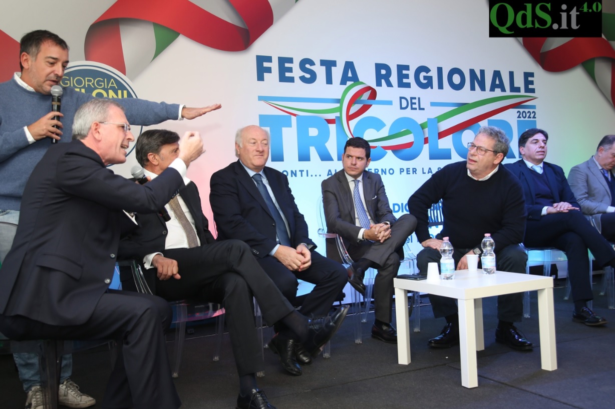 Scontro tra Miccichè e Falcone alla Festa Tricolore: “Imbroglione”, “No, sono 5 anni che rompi” – VIDEO