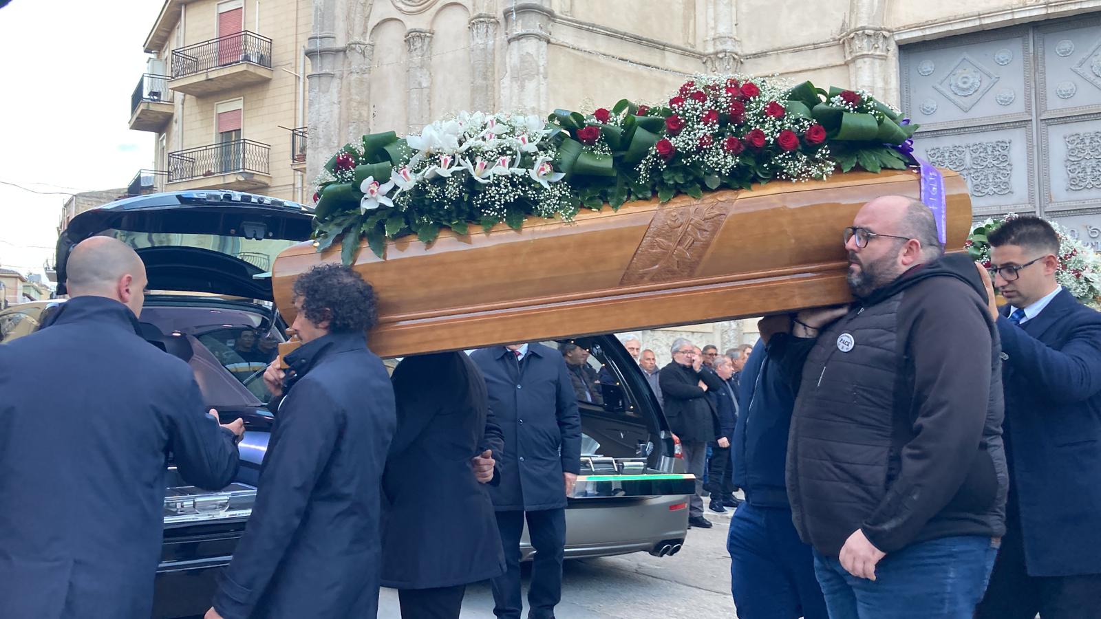 Coniugi uccisi a Racalmuto, svolti i funerali: “Momento di dolore e smarrimento”