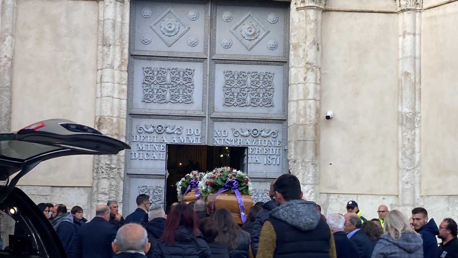 Coniugi uccisi a Racalmuto, svolti i funerali: “Momento di dolore e smarrimento”
