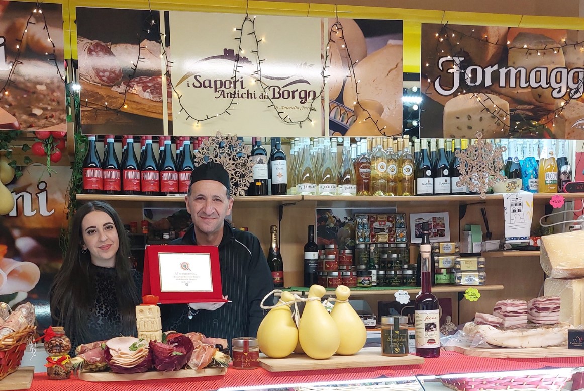 Il sogno di rimanere in Sicilia e creare una bottega di prodotti locali: la storia di Antonella