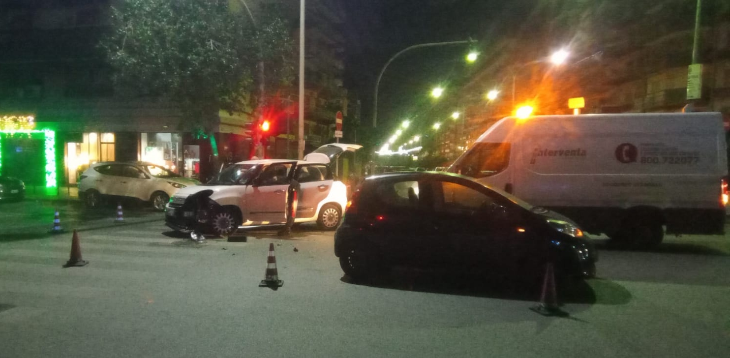 Palermo, rapina col botto al supermercato: ladro arrestato dopo incidente