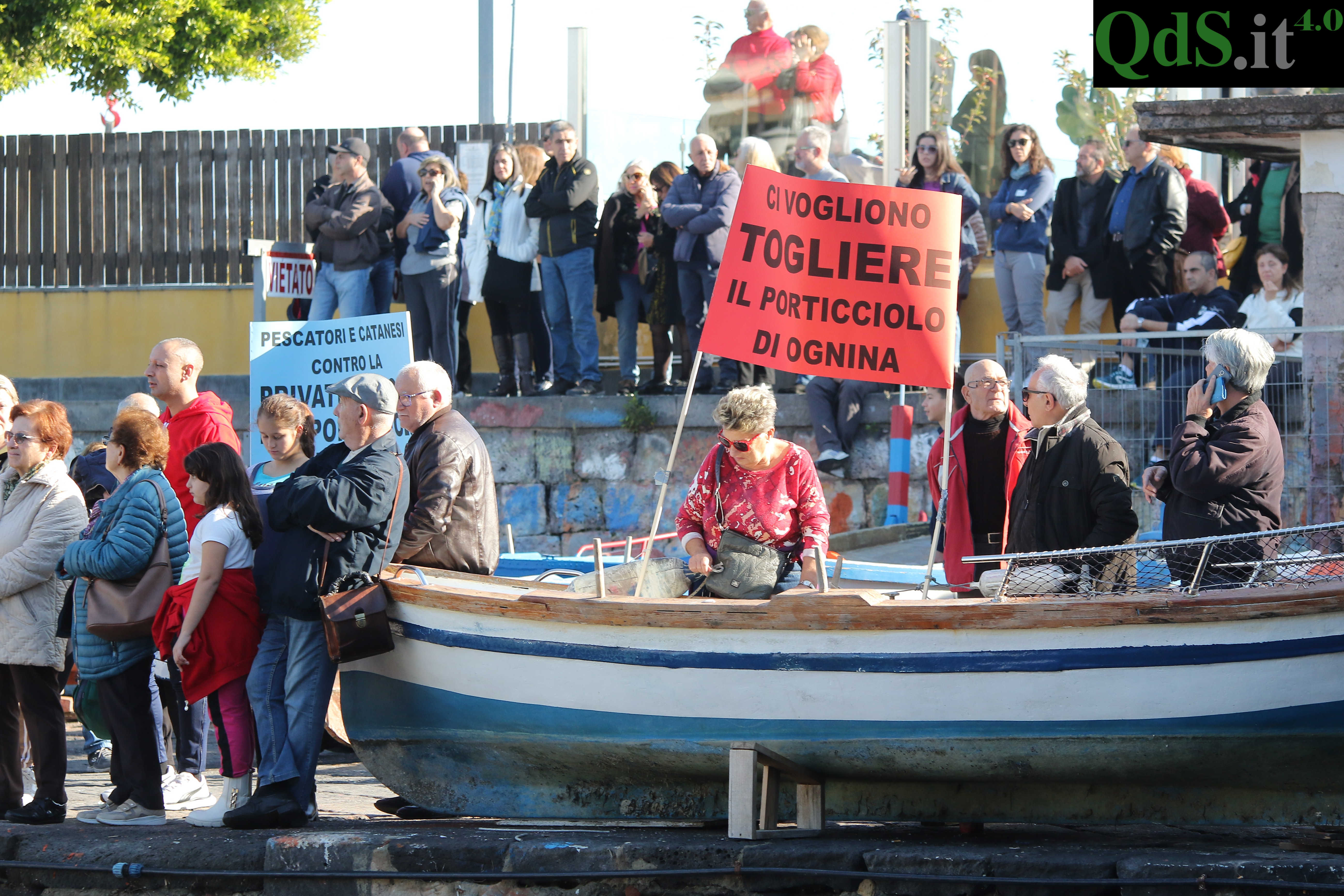 Catania, le foto della “San Silvestro a Mare”: tuffo anche per l’astronauta Parmitano Catania, le foto della “San Silvestro a Mare”: tuffo anche per l’astronauta Parmitano
