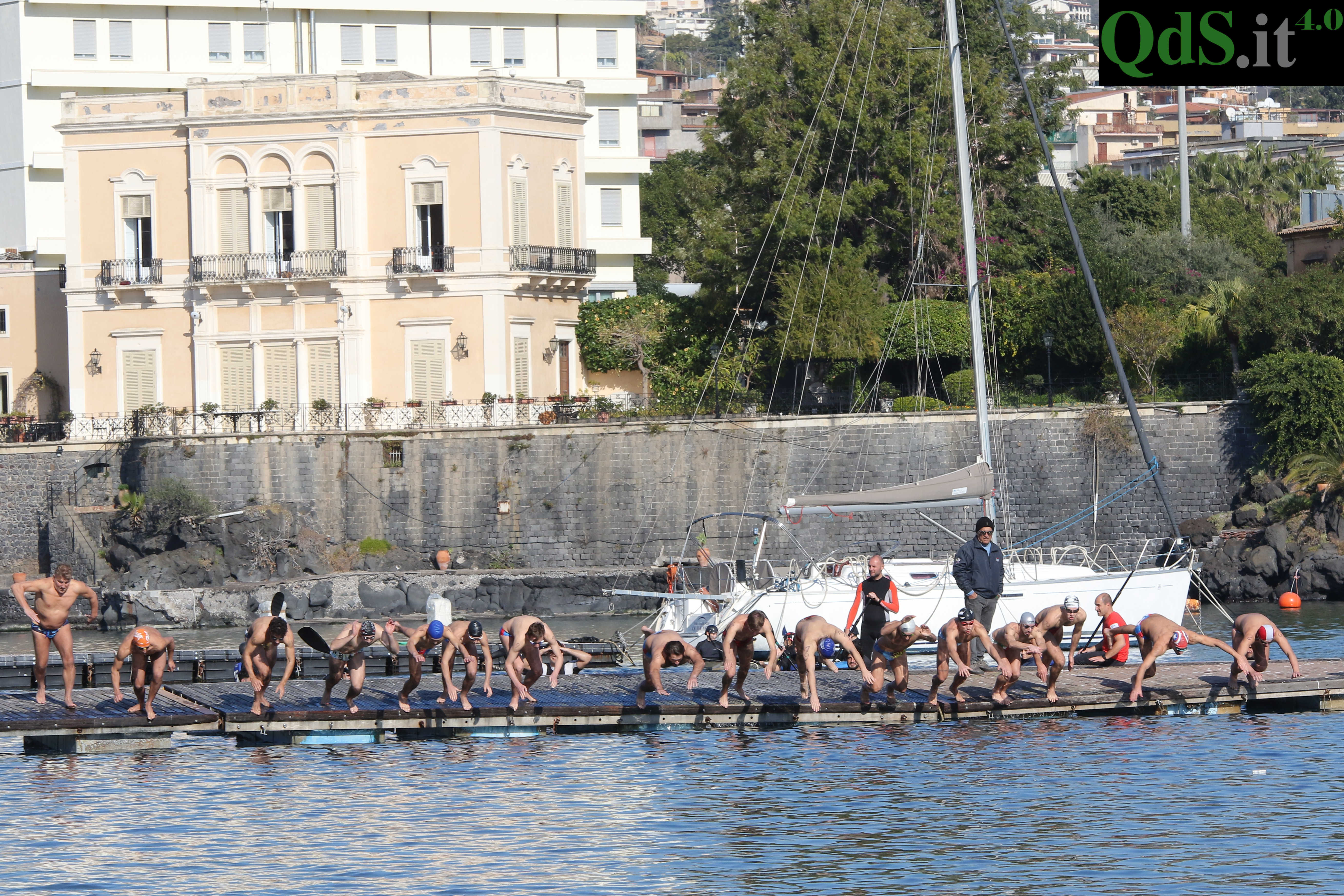 Catania, le foto della “San Silvestro a Mare”: tuffo anche per l’astronauta Parmitano Catania, le foto della “San Silvestro a Mare”: tuffo anche per l’astronauta Parmitano