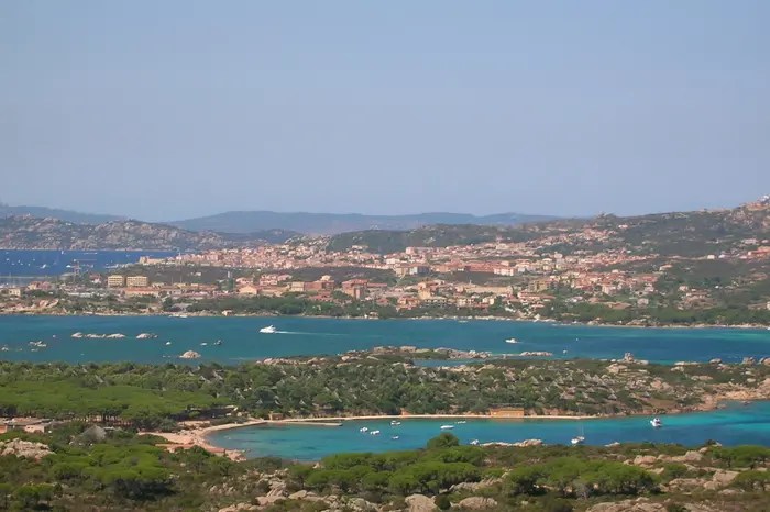 Motoscafo finisce contro gli scogli: 2 morti