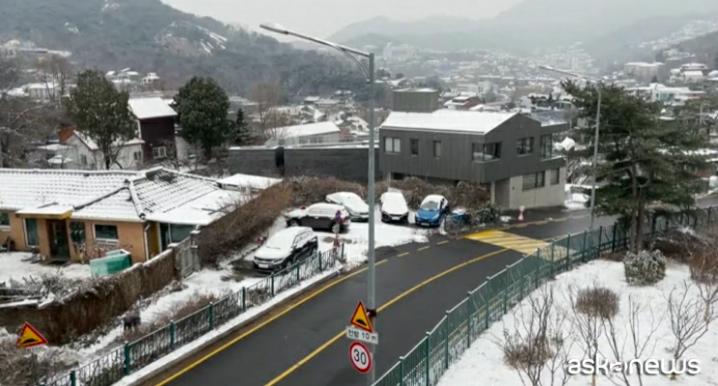 Coree sotto la neve, le immagini di Pyongyang e Seul imbiancate