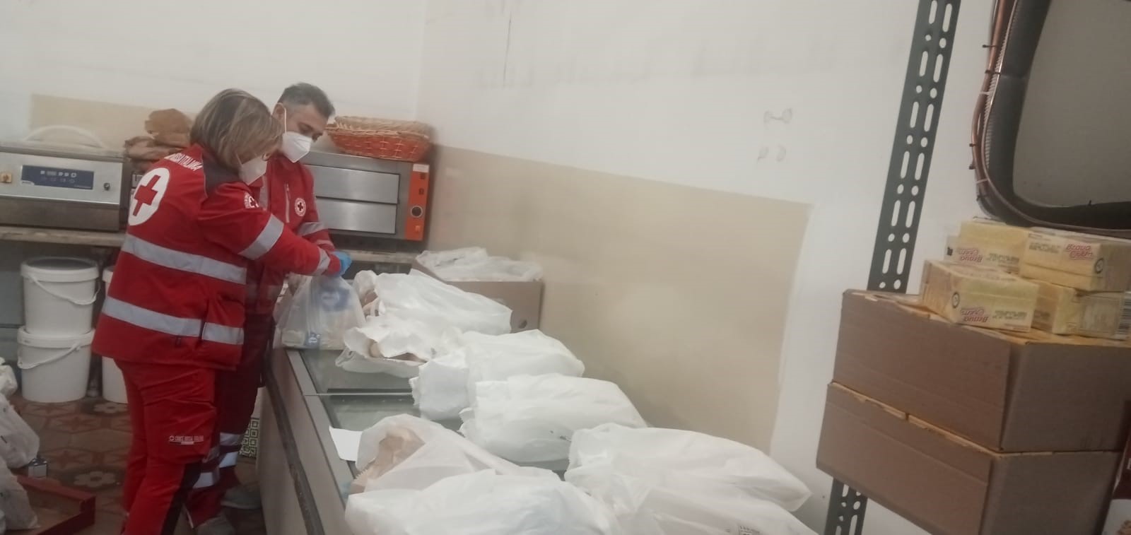 La Croce Rossa di Caltanissetta prepara e dona oltre 600 pasti alle famiglie bisognose