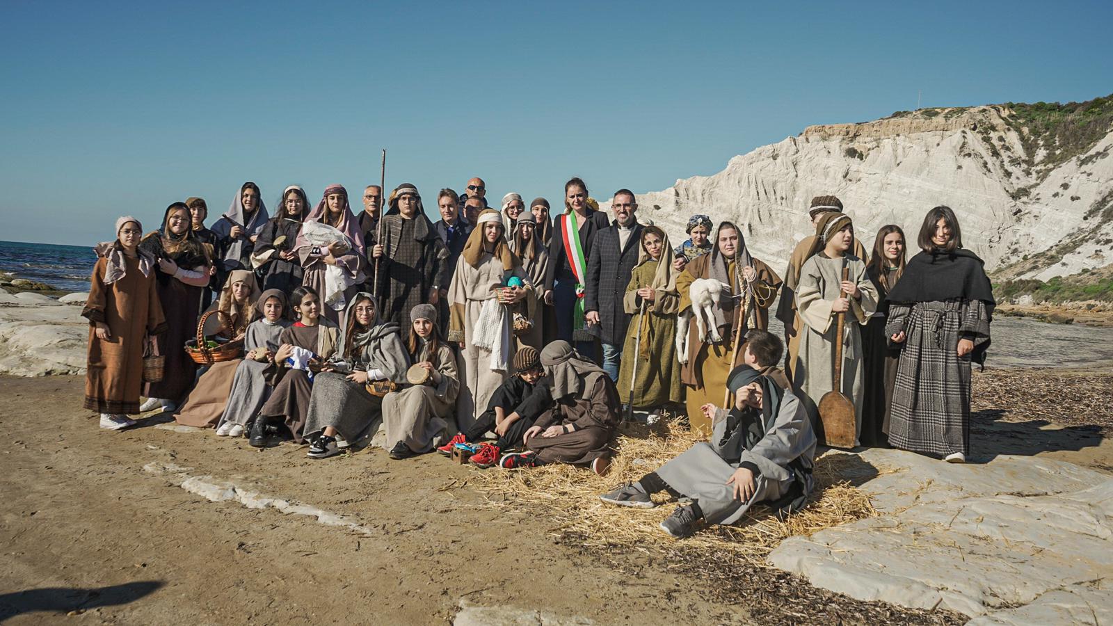 Presepe vivente alla Scala dei Turchi, il sindaco Lattuca: “Valorizziamo tradizioni e bellezze” – FOTO e VIDEO