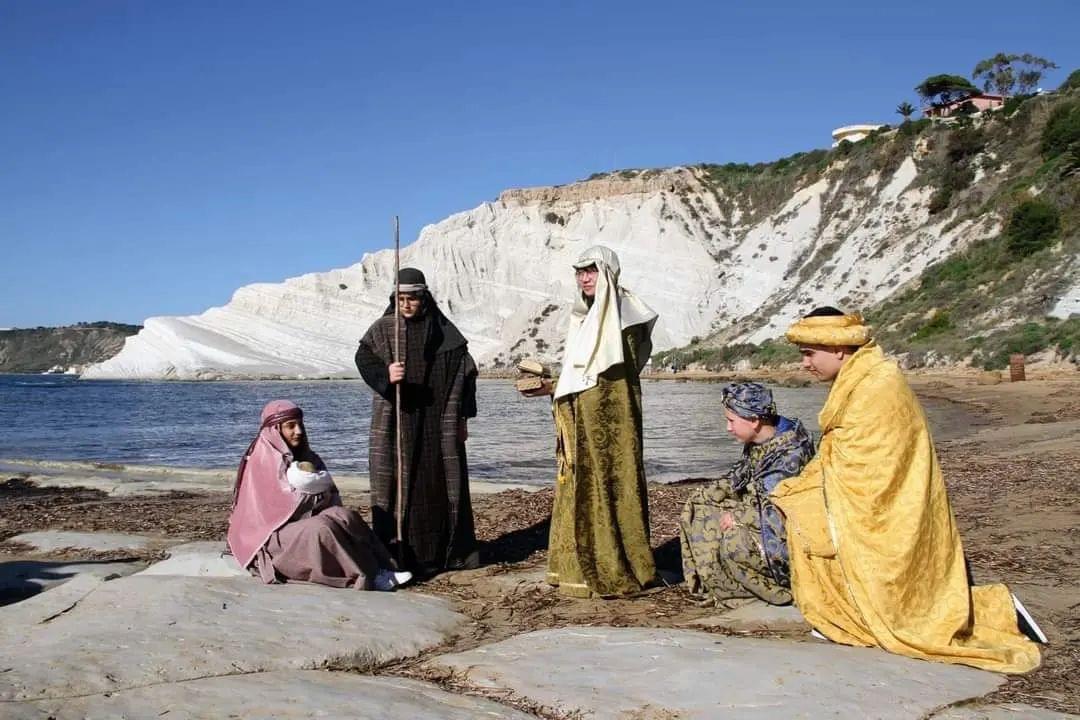 Presepe vivente alla Scala dei Turchi, il sindaco Lattuca: “Valorizziamo tradizioni e bellezze” – FOTO e VIDEO