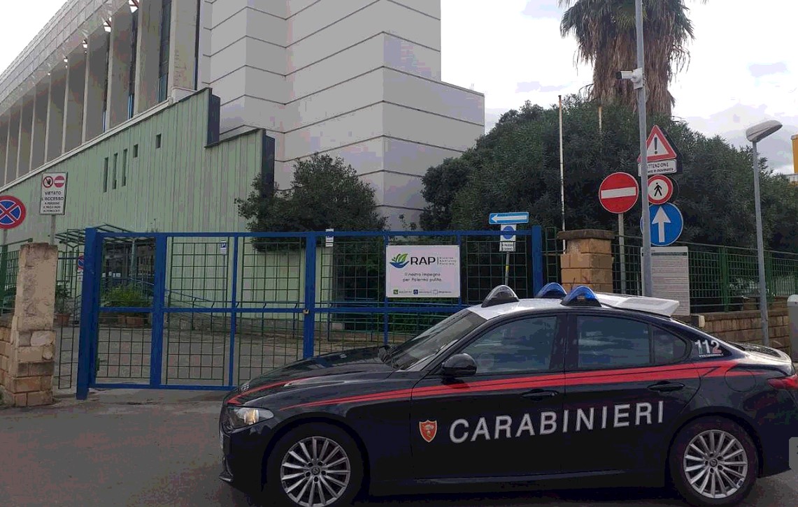 Palermo, furti di carburante e assenteismo alla Rap: 5 denunciati