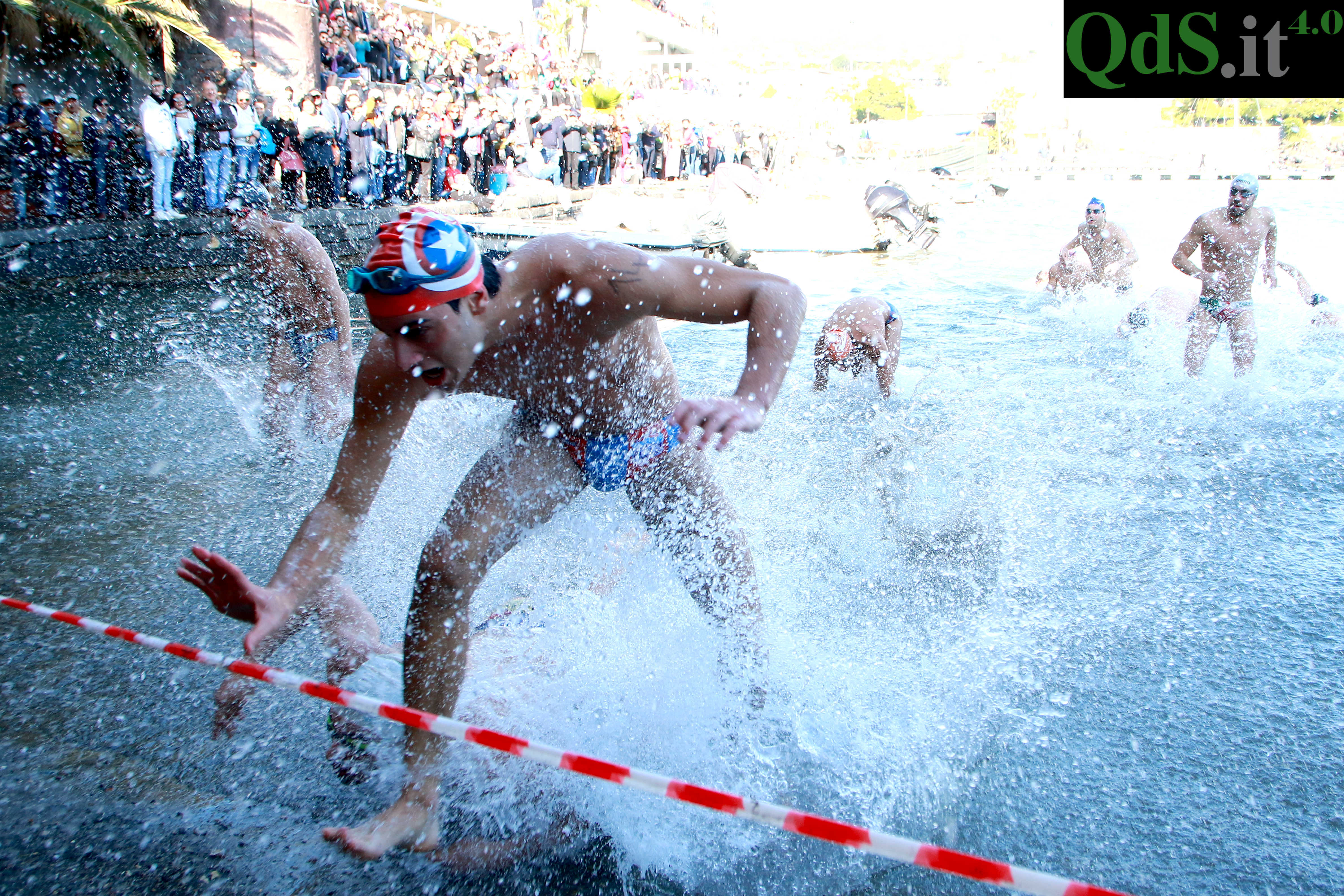 Catania, le foto della “San Silvestro a Mare”: tuffo anche per l’astronauta Parmitano Catania, le foto della “San Silvestro a Mare”: tuffo anche per l’astronauta Parmitano