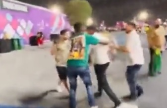 Follia Eto’o, prende a calci uno youtuber dopo Brasile-Corea del Sud – VIDEO