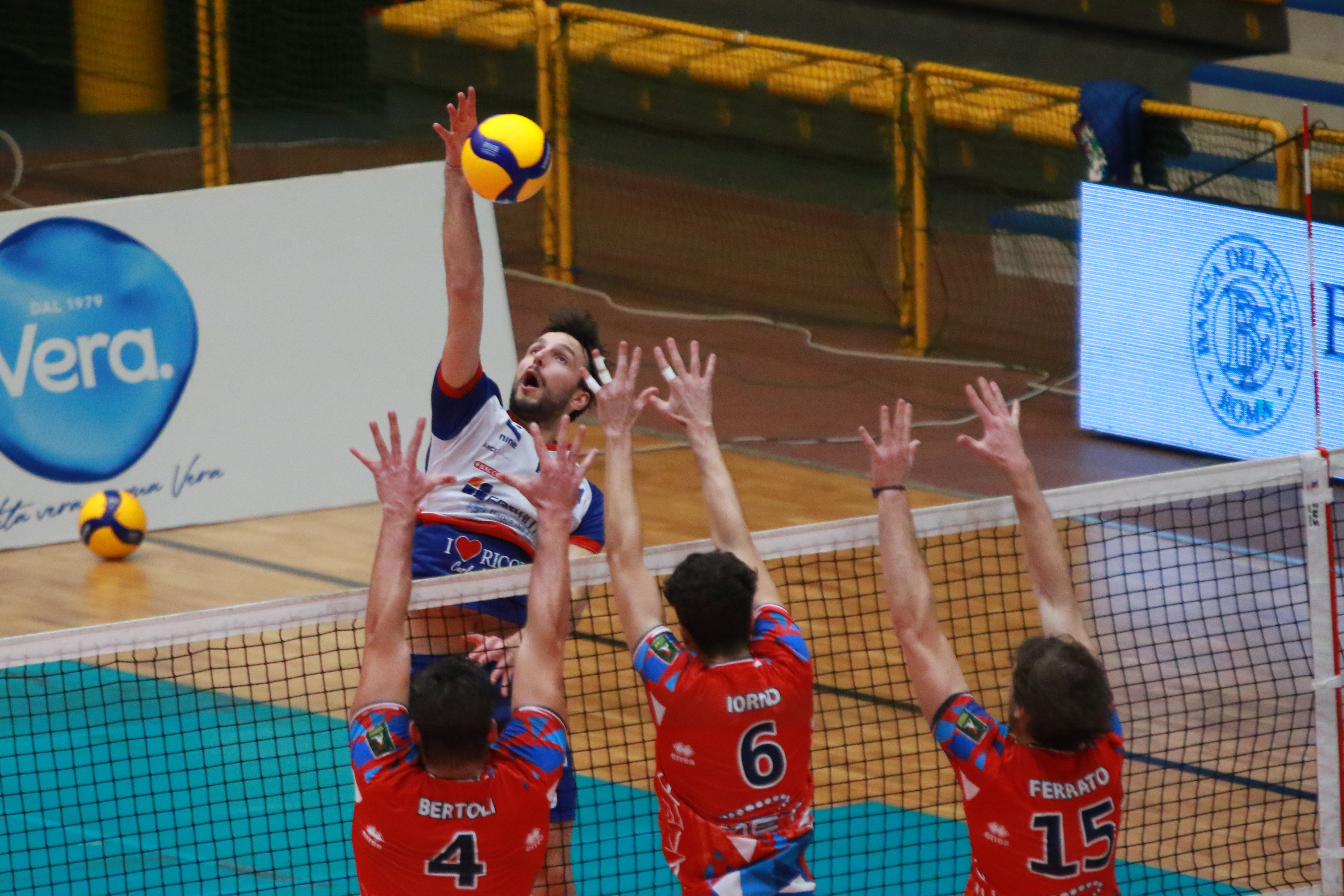 Galleria foto 'Saturnia, la rimonta non basta. Contro Ortona al Palacatania finisce 2-3' - foto 9