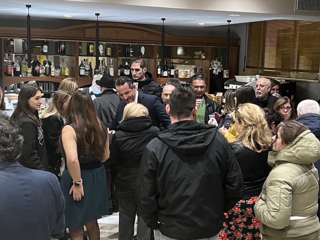 Acireale, il brindisi del candidato sindaco Gianluca Cannavò