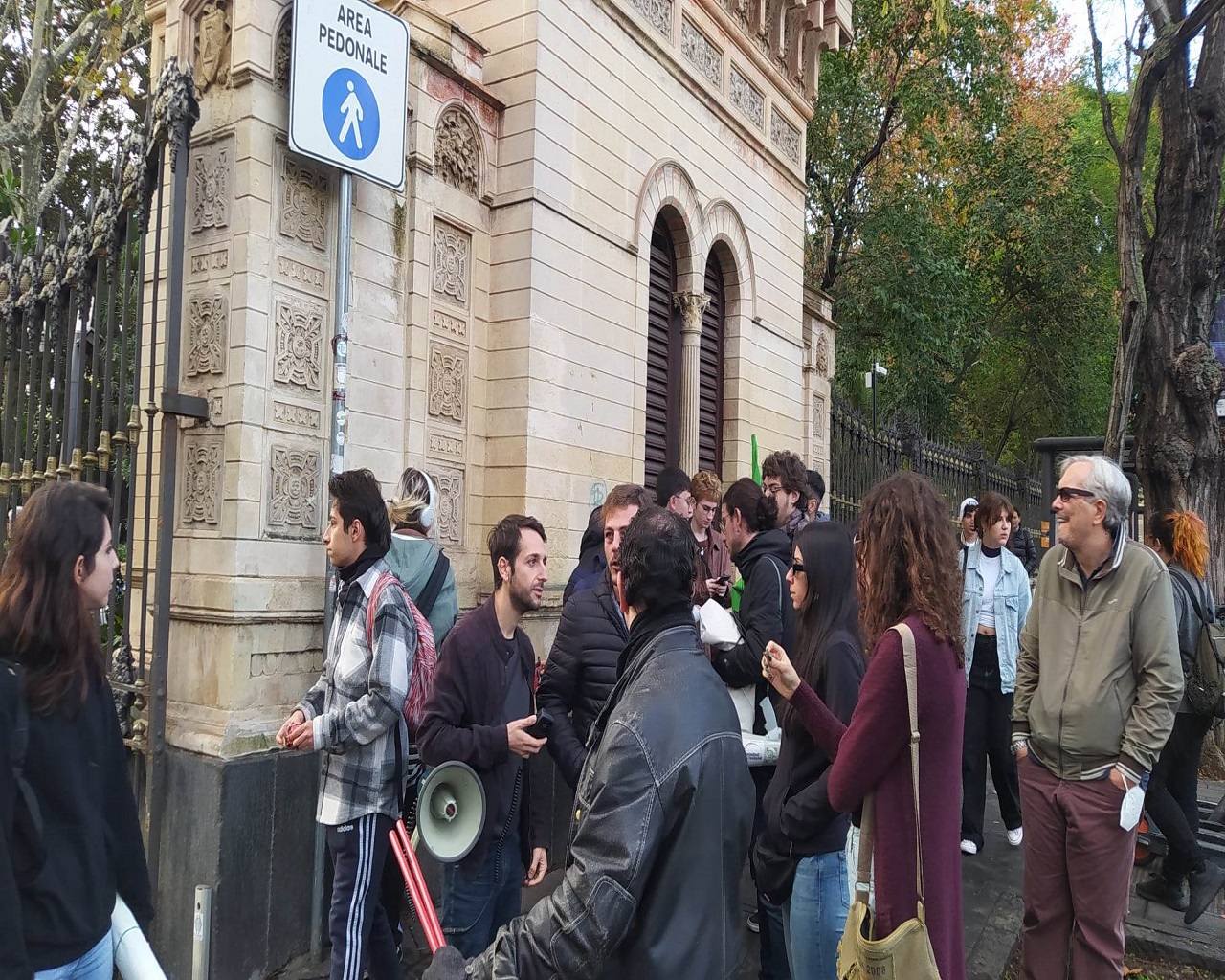 Abolizione Reddito di Cittadinanza, a Catania monta la protesta: “Poveri visti come criminali” – FOTO e VIDEO Abolizione Reddito di Cittadinanza, a Catania monta la protesta: “Poveri visti come criminali” – FOTO e VIDEO
