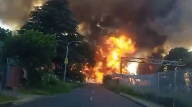 Sudafrica, esplode autocisterna: 9 morti