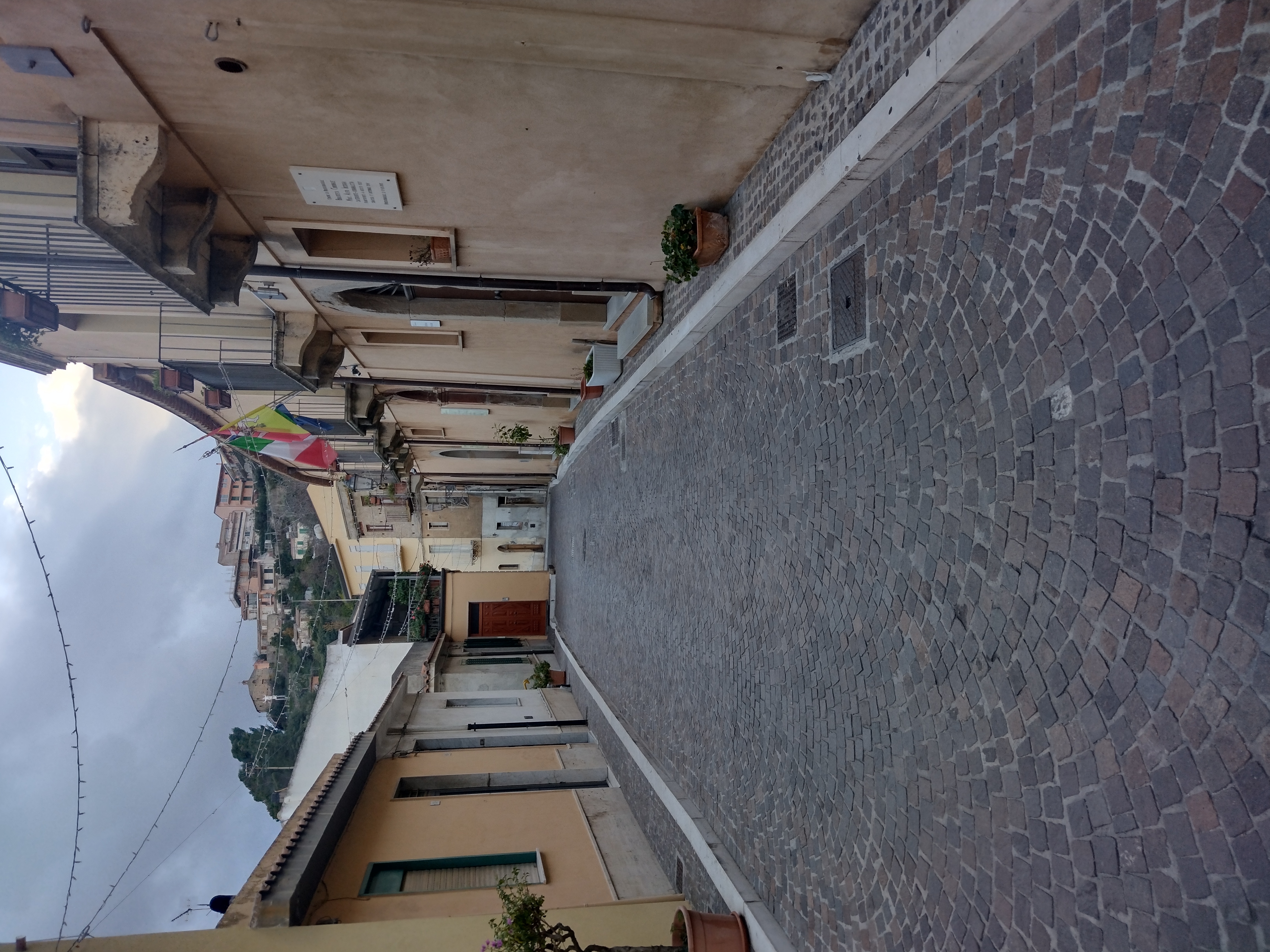 Tra sgomento e incredulità, Montagnareale piange i giovani siciliani uccisi in Inghilterra