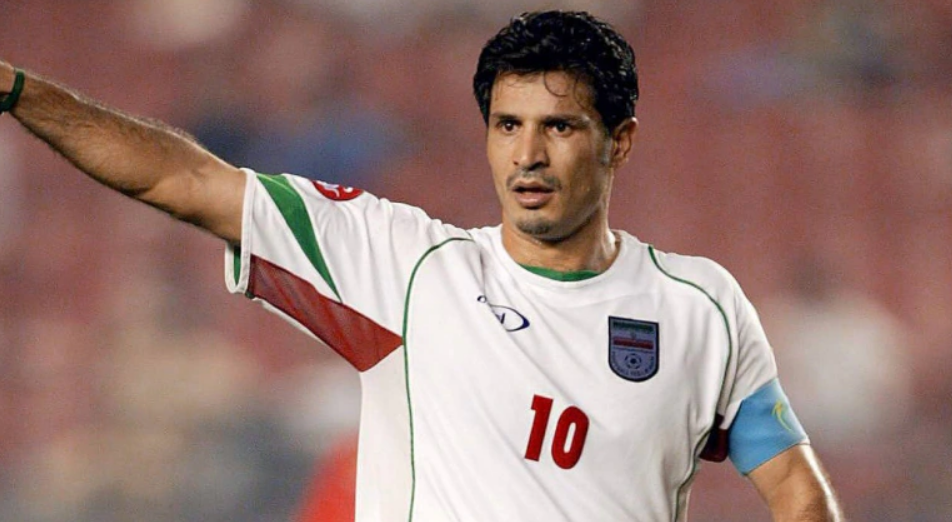 Iran, autorità fanno atterrare aereo: a bordo famiglia ex calciatore Ali Daei