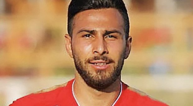 Iran, Teheran nega condanna a morte del calciatore Azadani