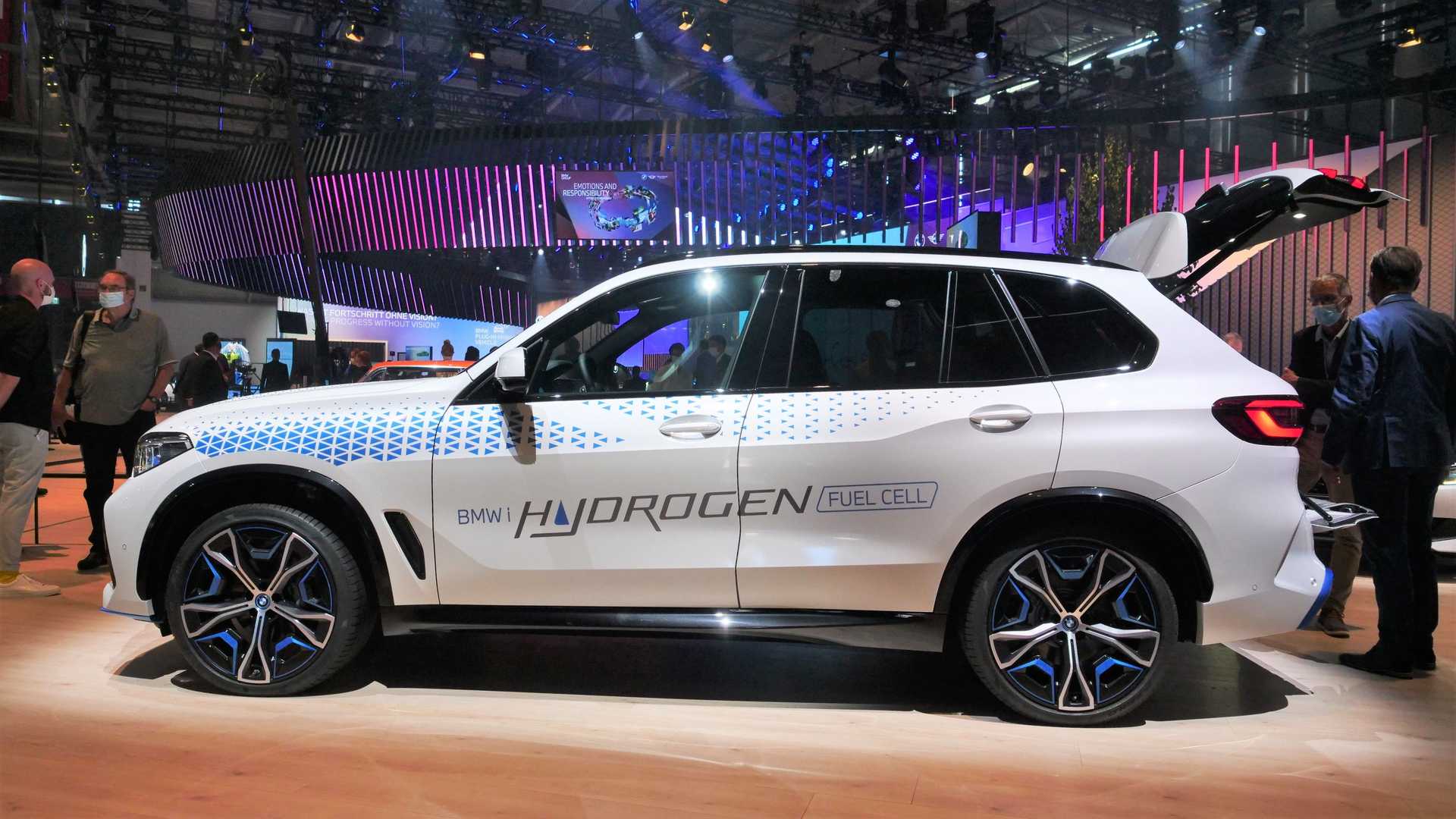 Bmw, avviata la produzione del nuovo modello Ix5 Hydrogen