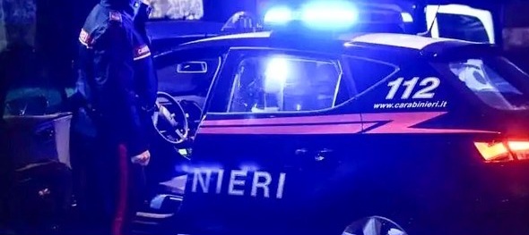 Coniugi sfrattati in auto la notte di Natale, pasto caldo da carabinieri e albergatore