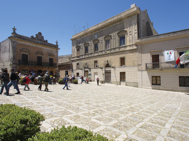 Stalking a un imprenditore di Erice, condannato il marito del sindaco Daniela Toscano