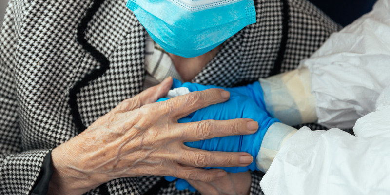 Covid, Rezza “Non e’ finita, a Natale attenti ai nonni e ai fragili”