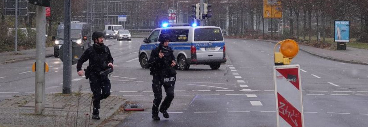 Germania, presa di ostaggi a Dresda: evacuato centro commerciale, uccisa una donna