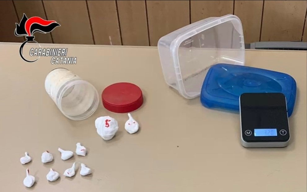 Cocaina nascosta nel barbecue, arrestato pusher nel Catanese