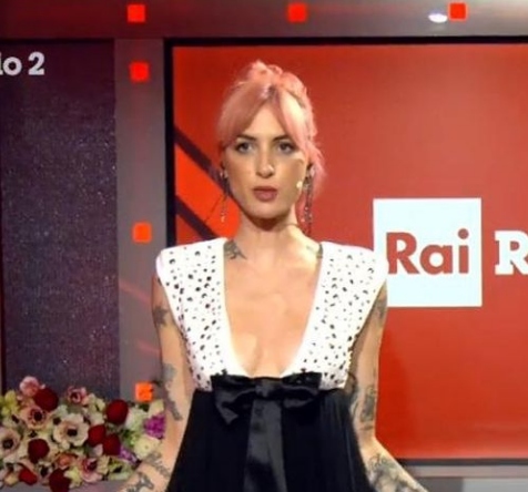 Chi è Ema Stokholma, dall’infanzia difficile alla pista di Ballando con le stelle