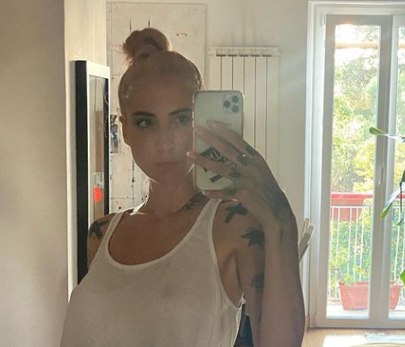 Chi è Ema Stokholma, dall’infanzia difficile alla pista di Ballando con le stelle