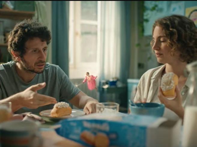 Fatina del “Buondì” uccisa, pioggia di critiche su uno spot: “Istiga alla violenza”