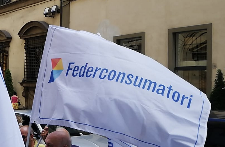 Federconsumatori, Istat: fiducia dei consumatori inverte rotta, pesa mancato calo prezzi