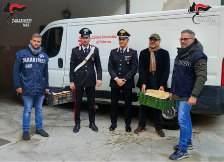 Palermo, carabinieri sequestrano 160 chili di formaggi e li donano ai più poveri