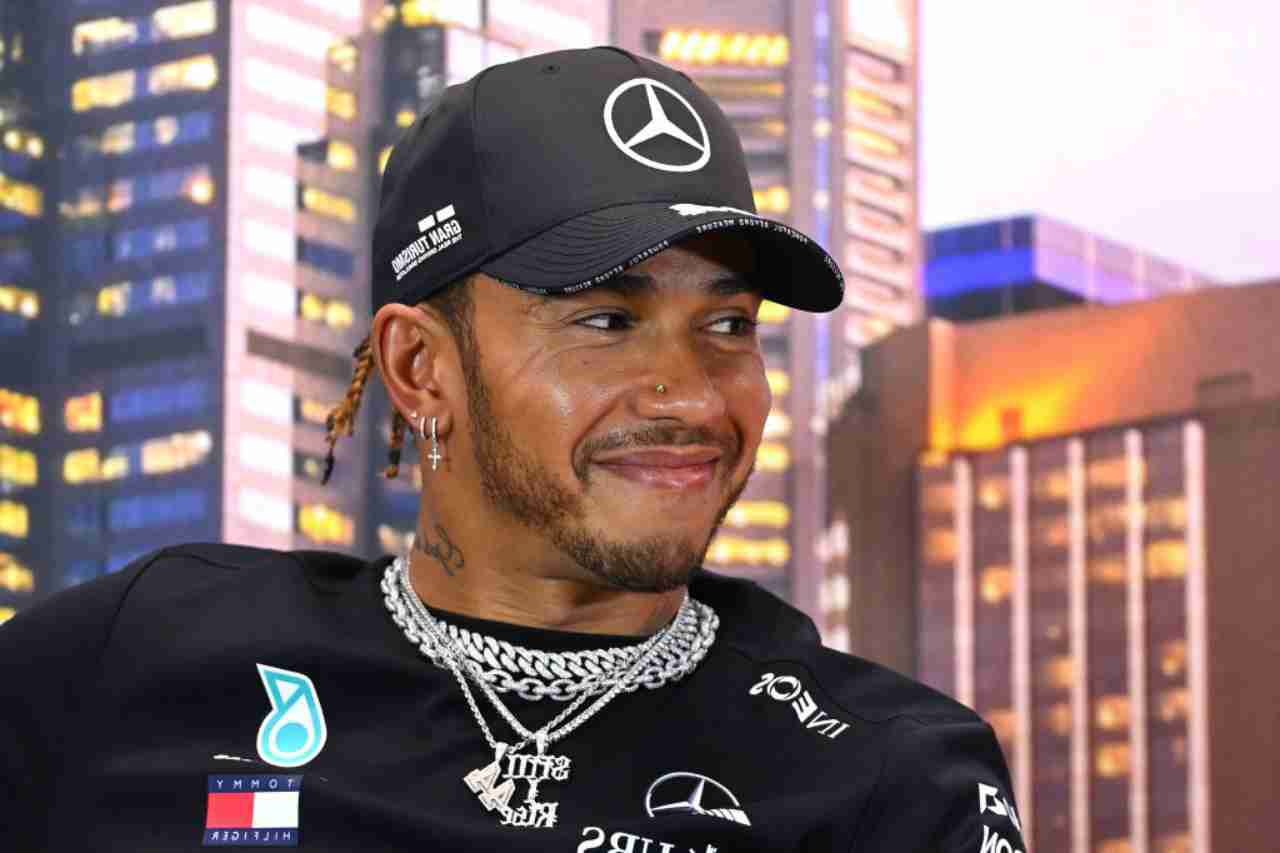 F1, Hamilton risponde alle voci: “Ferrari? No, non mi ha cercato”