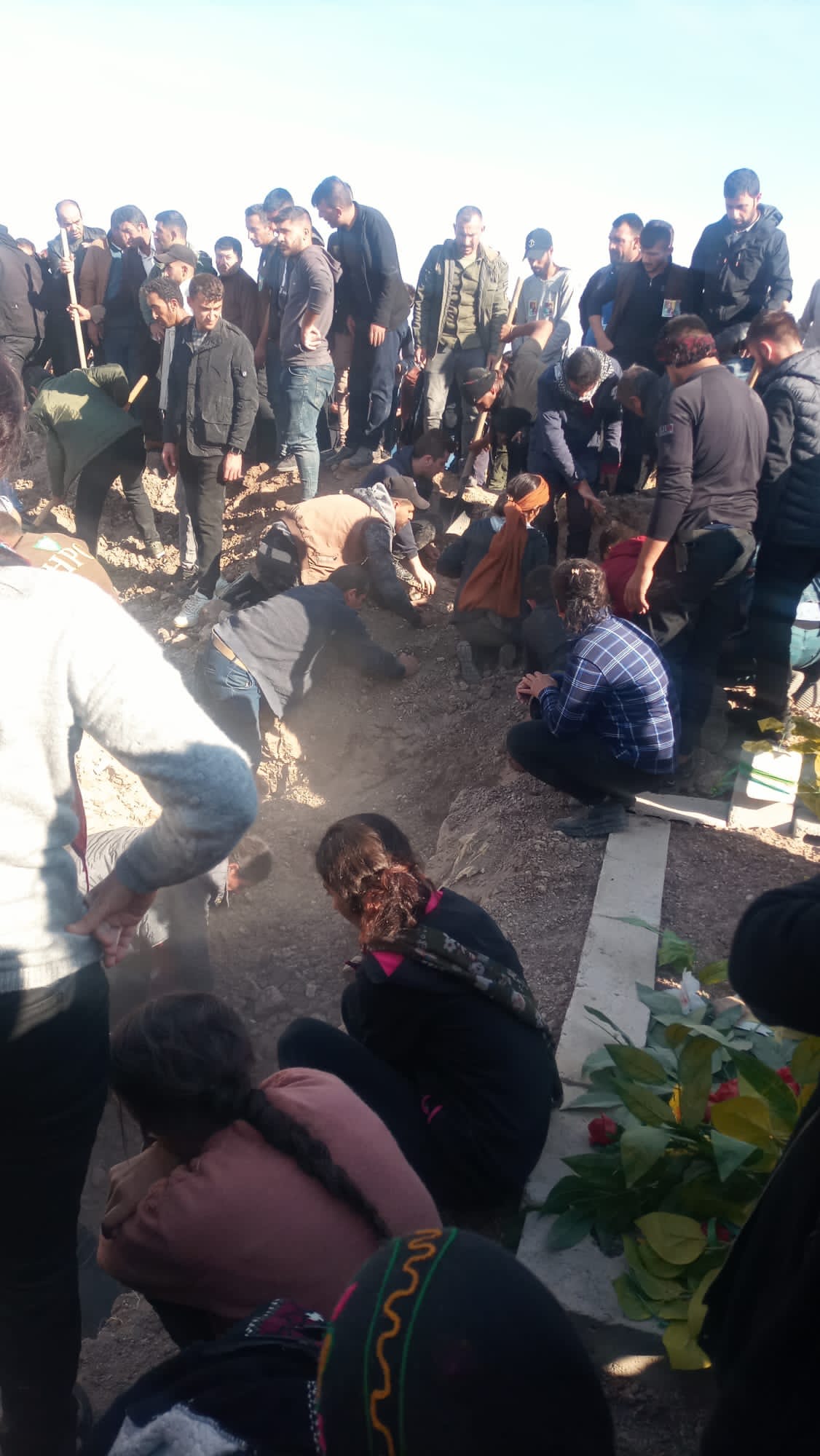 Erdogan bombarda la Siria con armi chimiche e libera militanti Isis: “Pericolo per Occidente”