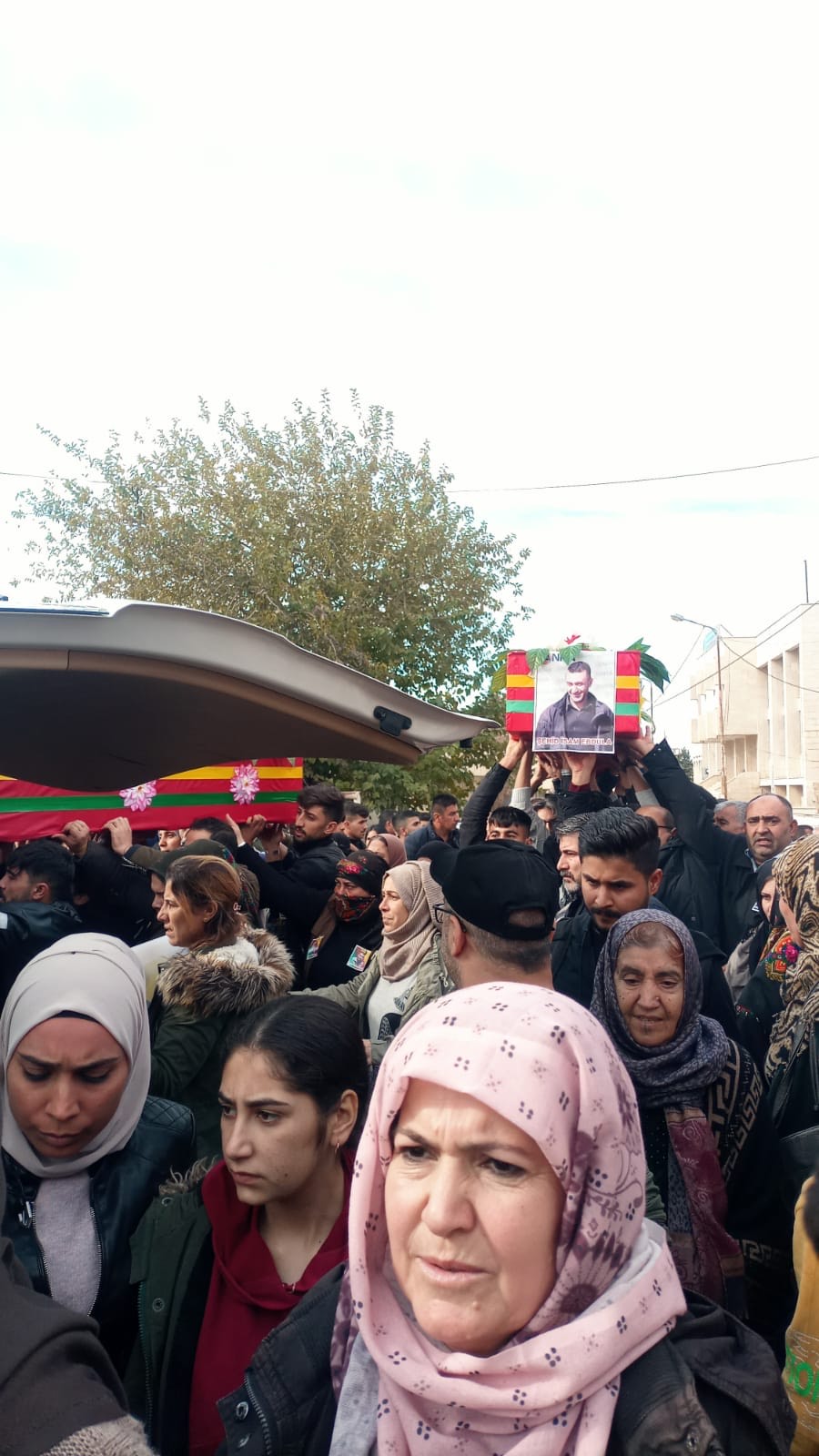 Erdogan bombarda la Siria con armi chimiche e libera militanti Isis: “Pericolo per Occidente”