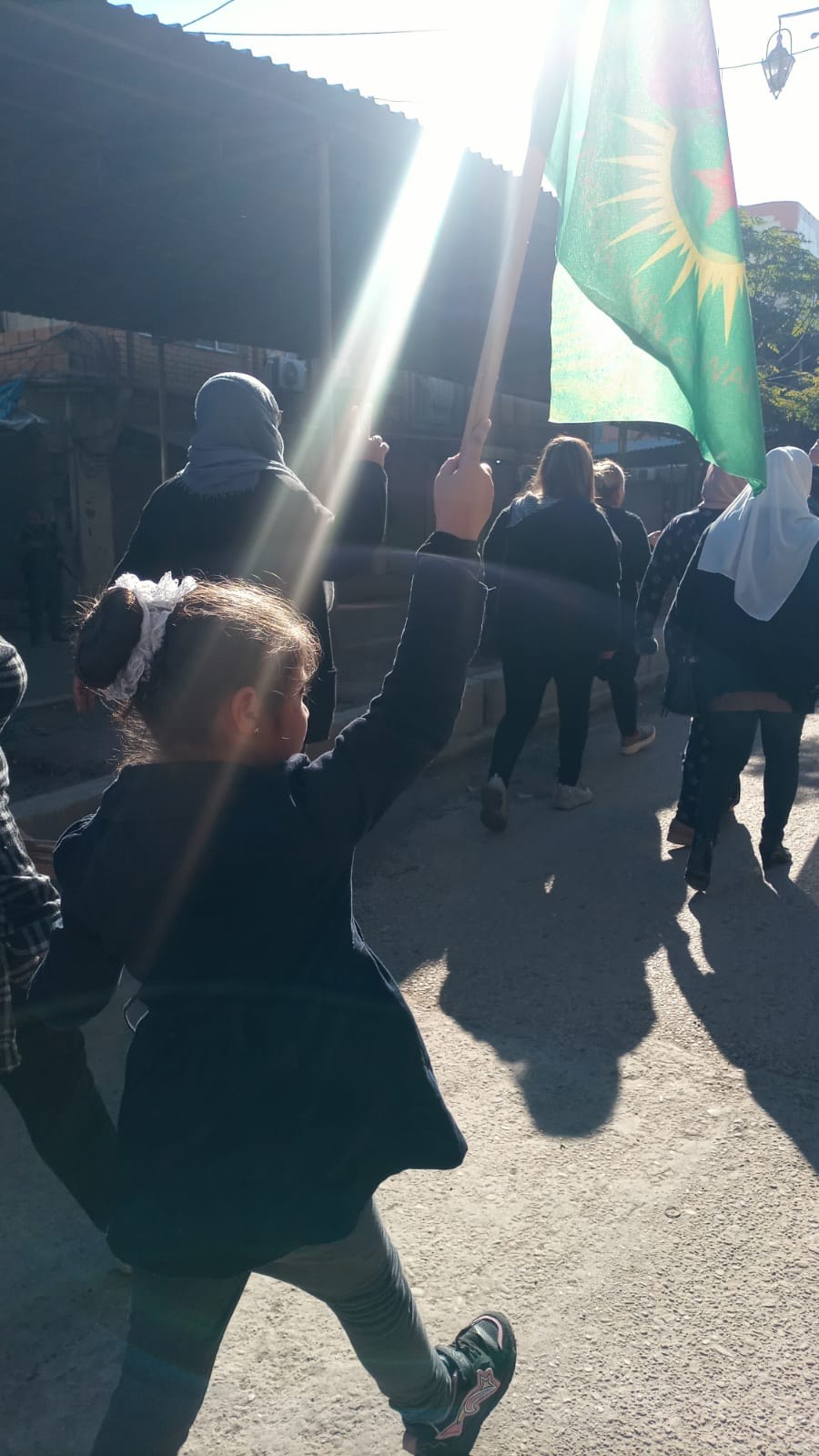 Erdogan bombarda la Siria con armi chimiche e libera militanti Isis: “Pericolo per Occidente”