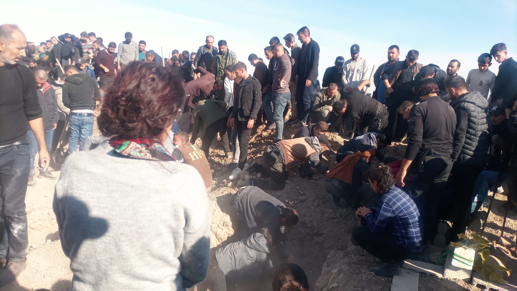 Erdogan bombarda la Siria con armi chimiche e libera militanti Isis: “Pericolo per Occidente”