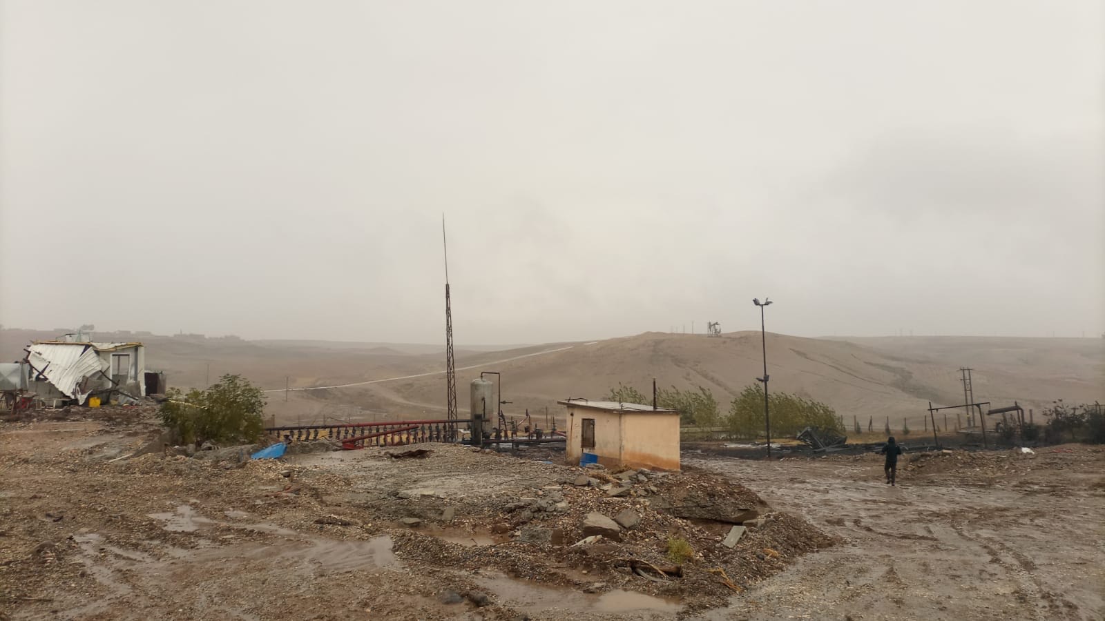 Erdogan bombarda la Siria con armi chimiche e libera militanti Isis: “Pericolo per Occidente”