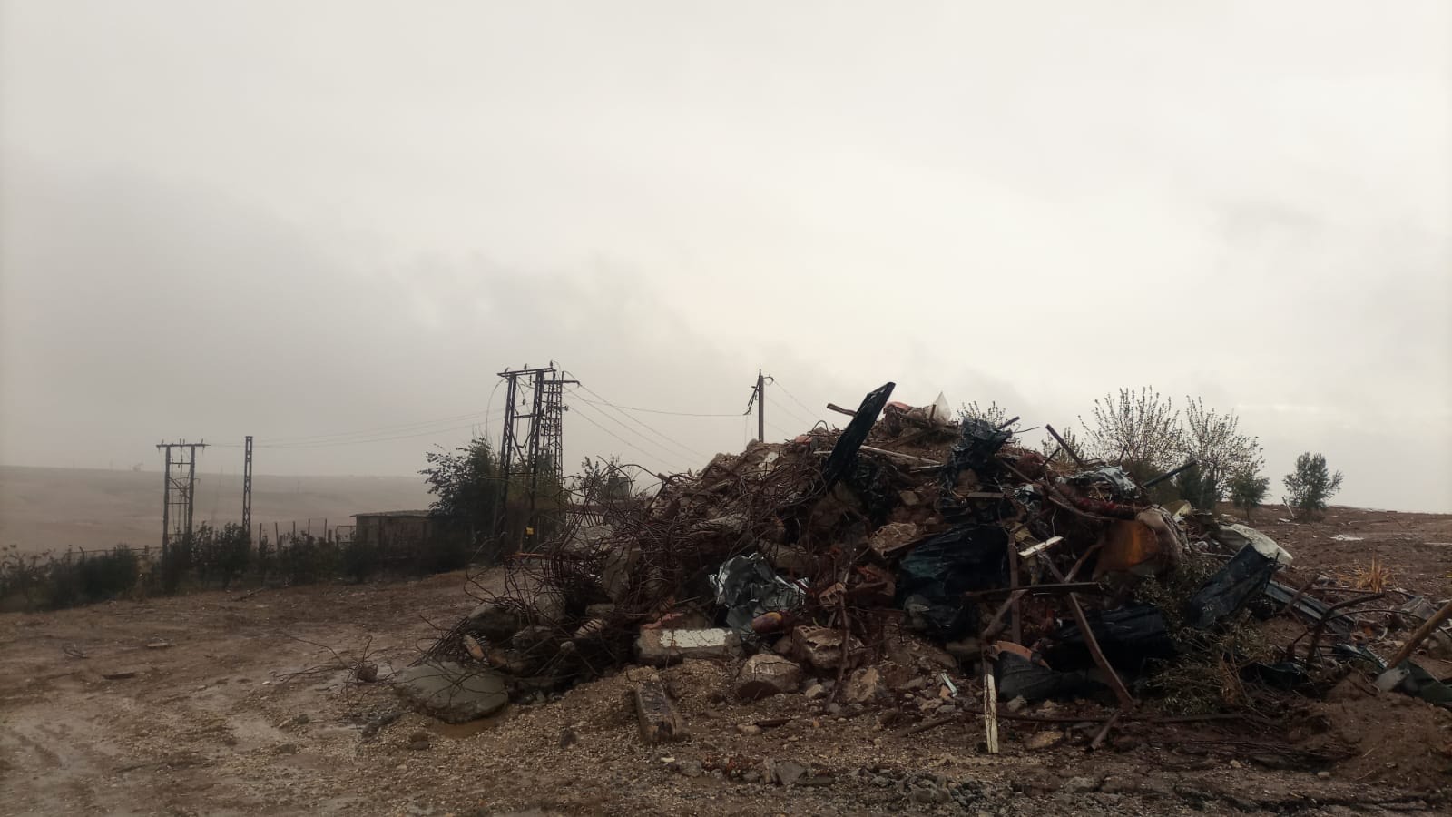 Erdogan bombarda la Siria con armi chimiche e libera militanti Isis: “Pericolo per Occidente”