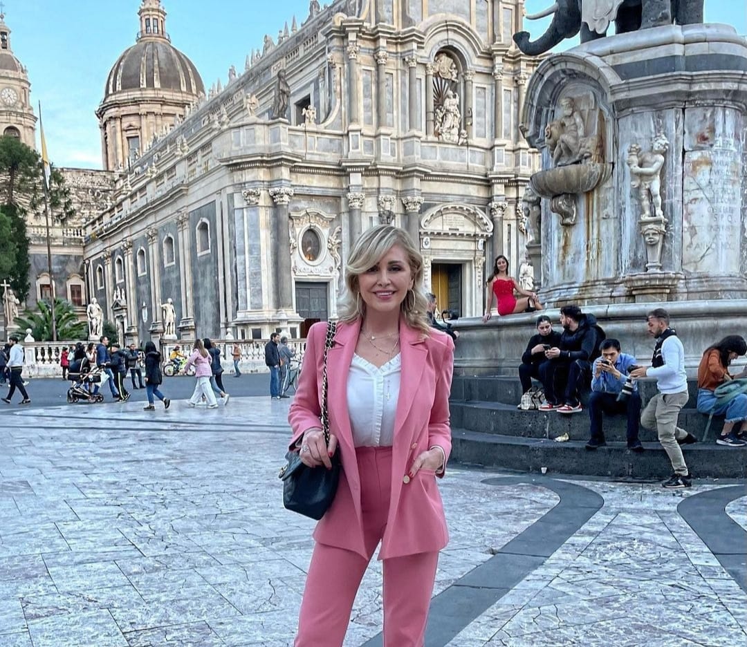 Galleria foto 'Mamma e sorella di Chiara Ferragni a Catania per una breve vacanza. Le foto' - foto 1