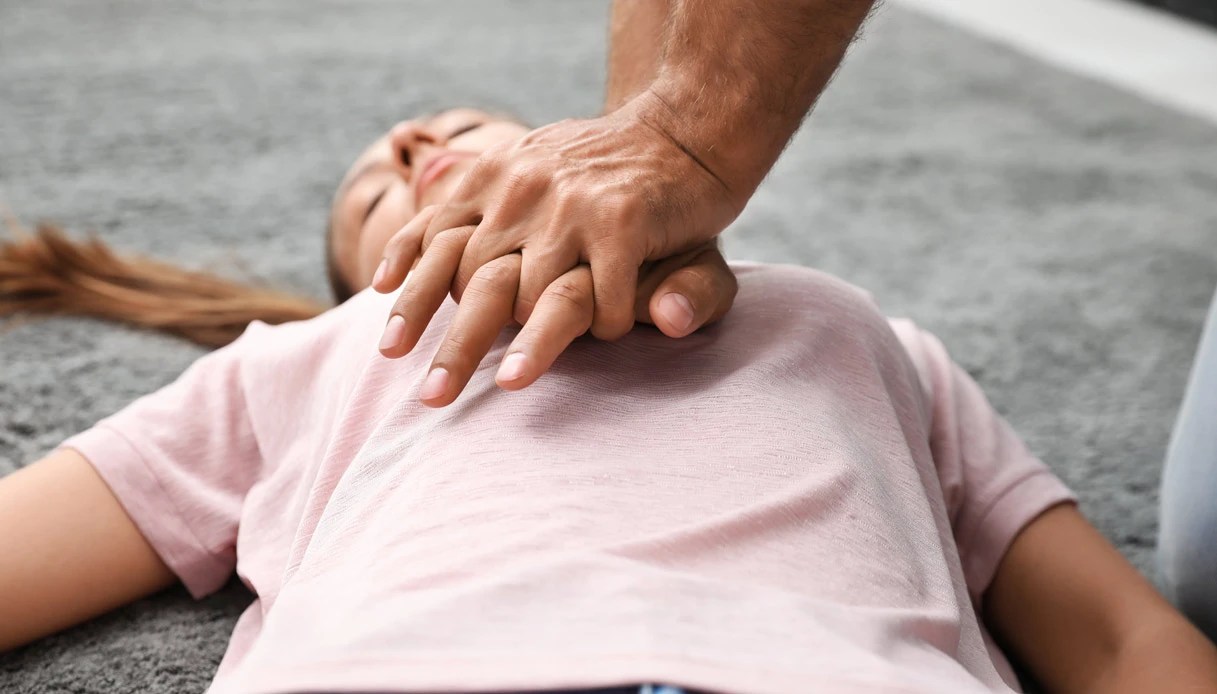 Trieste, 19enne muore per un’ora, riportata in vita con un massaggio cardiaco record