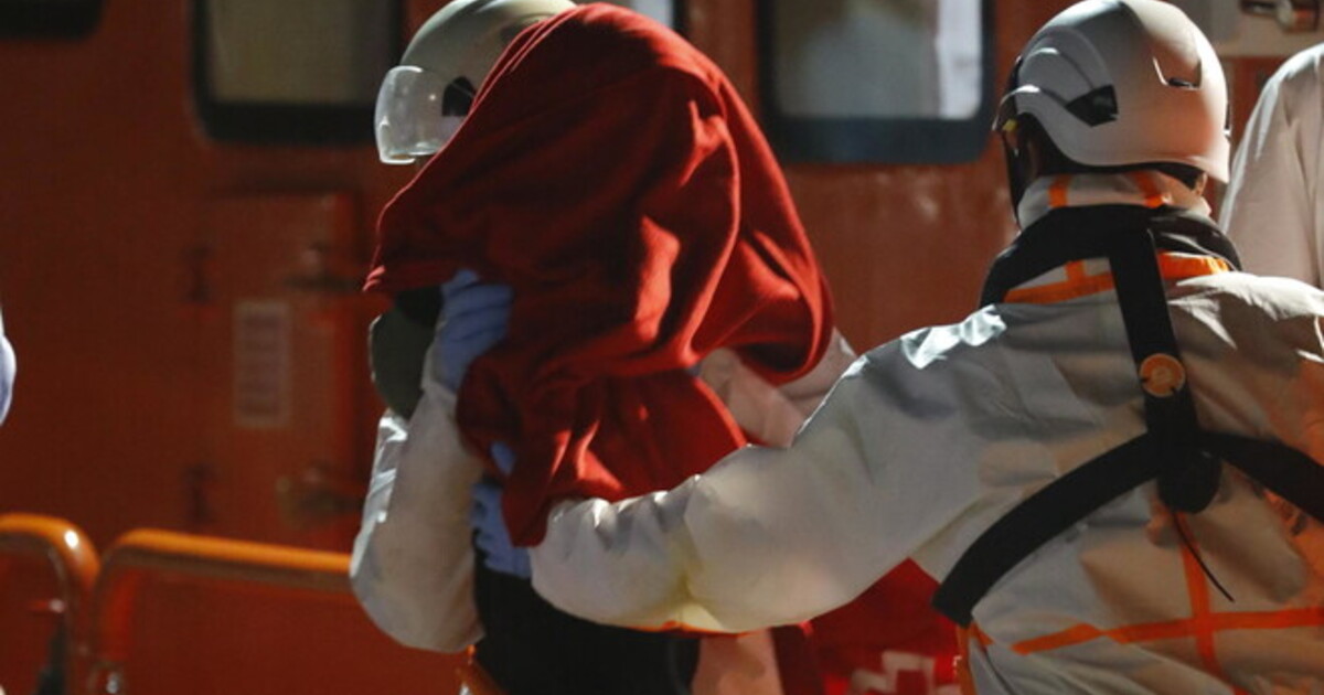 Migranti: sbarchi senza sosta a Lampedusa, hotspot al collasso